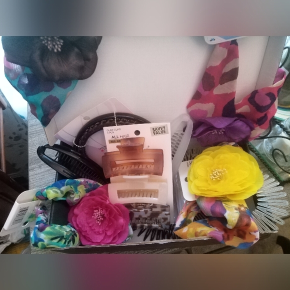 Sanni Floral Hair Accessory